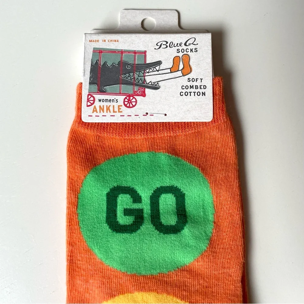 Blue Q NWT Go Around Me women’s ankle socks driving road rage